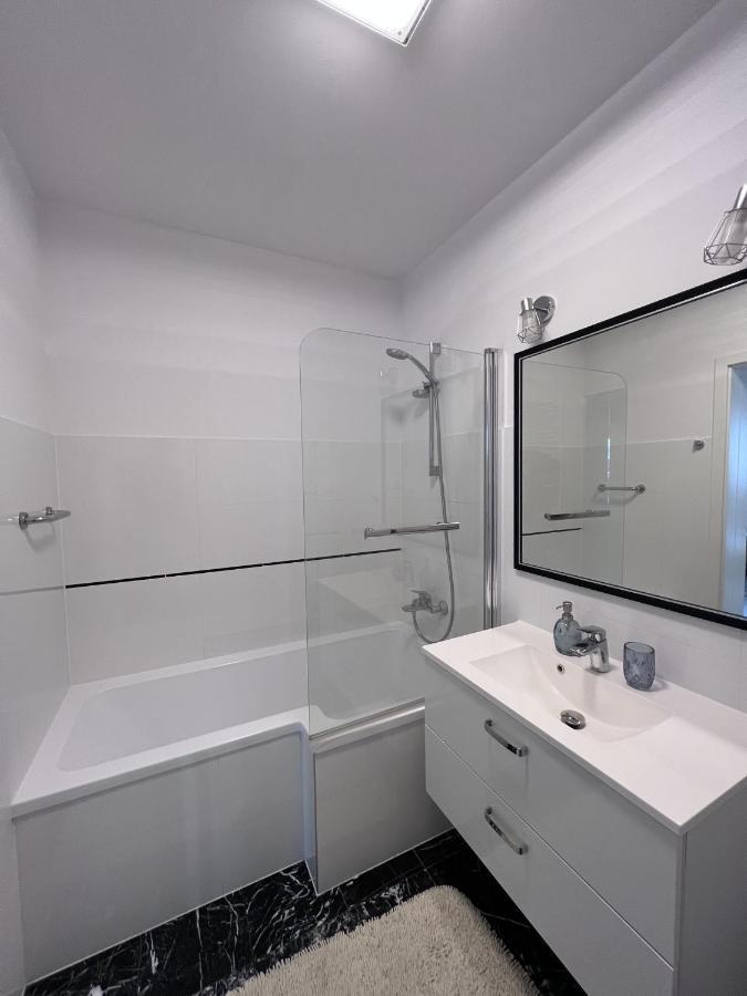 Apartament Z Tarasem Na Osiedlu Rakownica Jelenia Góra Εξωτερικό φωτογραφία